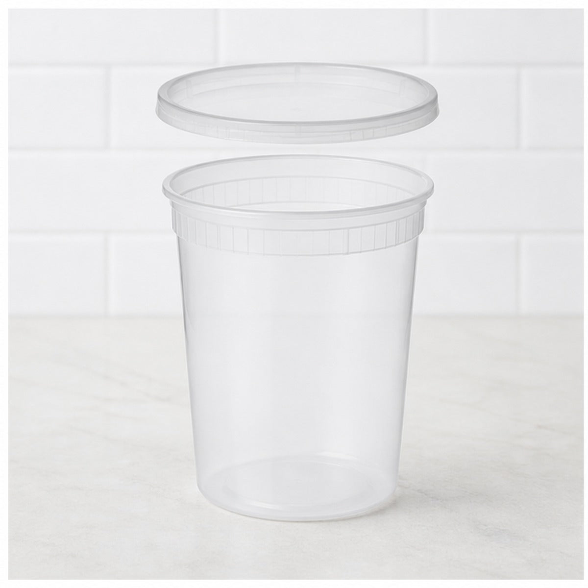 32 oz translucent deli soup container with lid