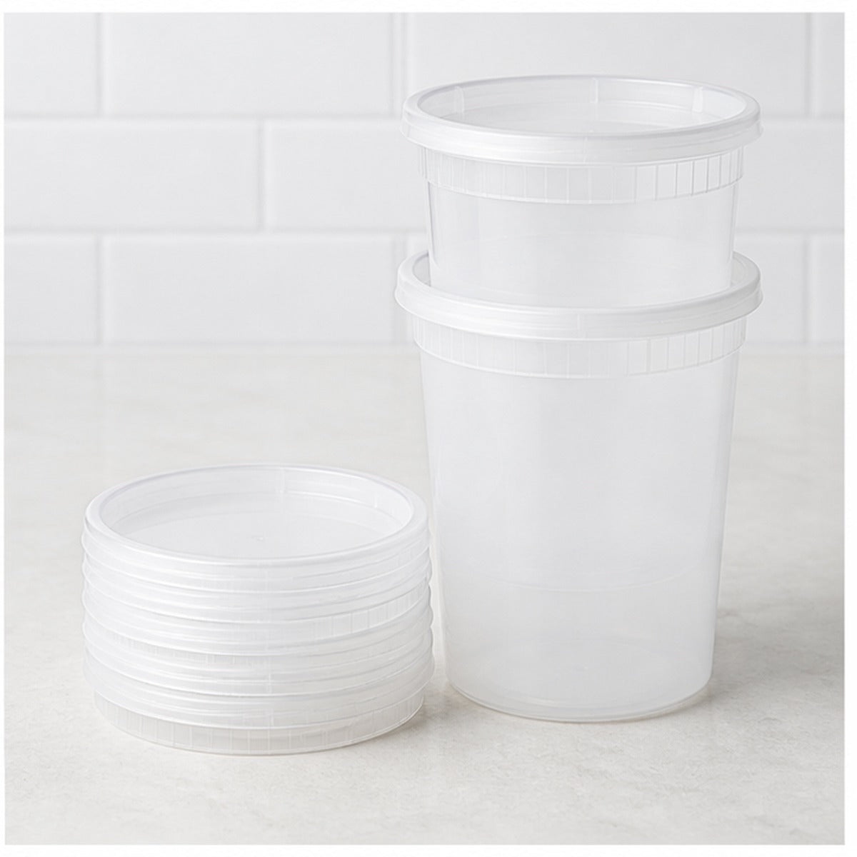 32 oz translucent deli soup containers and lids stacked